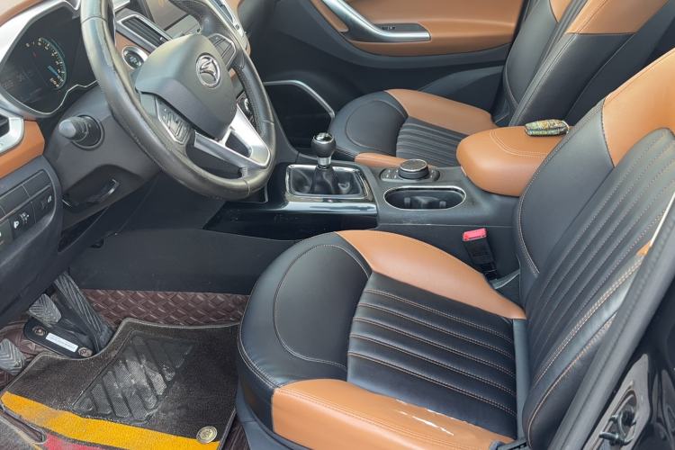 Used Soueast DX7 2015 1.5T Manual Luxury Model Interior 2