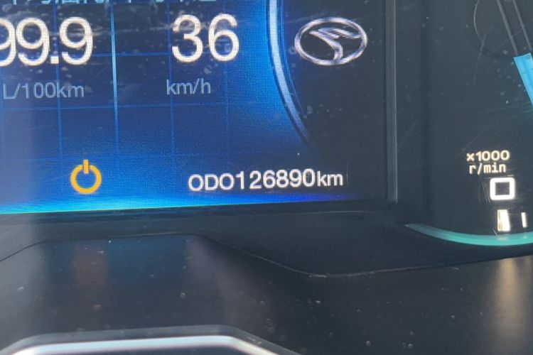 Used Soueast DX7 2015 1.5T Manual Luxury Model Odometer Close Up