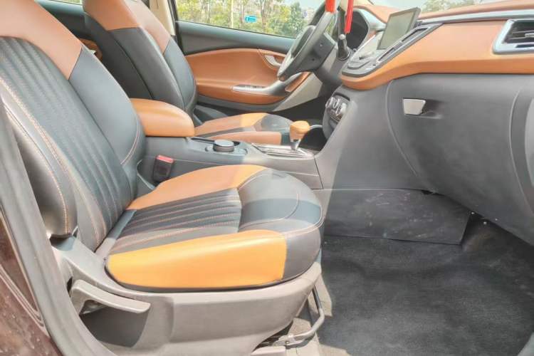 Used Soueast DX7 2016 1.5T Automatic Glory Edition Interior 2