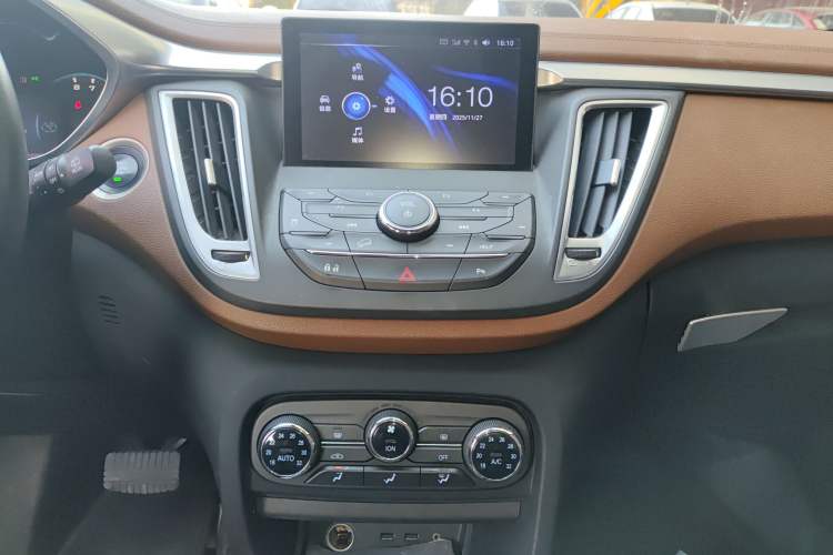 Used Soueast DX7 2015 1.5T Automatic Luxury Model Audio And AC Panel