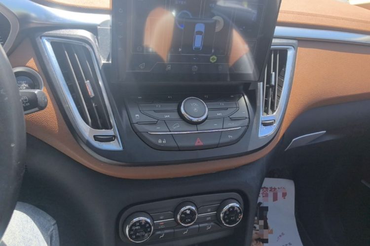 Used Soueast DX7 2015 1.5T Automatic Luxury Model Audio And AC Panel