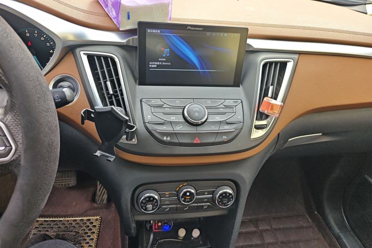 Used Soueast DX7 2015 1.5T Automatic Luxury Model Audio And AC Panel