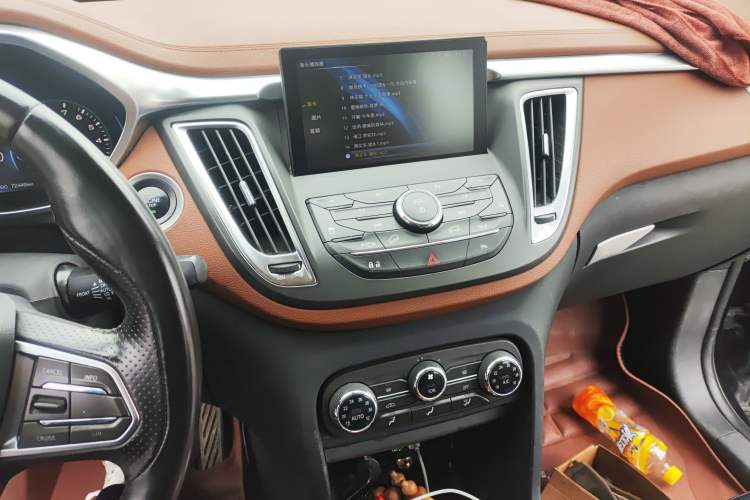 Used Soueast DX7 2015 1.5T Automatic Prestige Model Audio And AC Panel