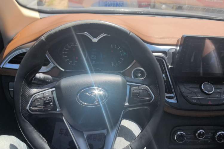 Used Soueast DX7 2015 1.5T Automatic Luxury Model Center Console