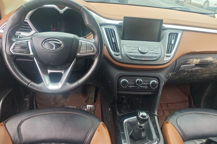 Used Soueast DX7 2015 1.5T Manual Luxury Model Center Console