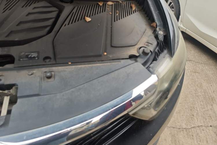 Used Soueast DX7 2015 1.5T Automatic Elite Model Engine Bay Left