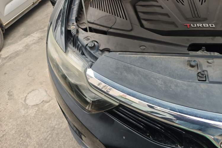 Used Soueast DX7 2015 1.5T Automatic Elite Model Engine Bay Right