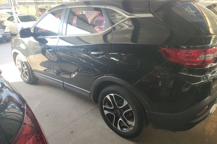 Used Soueast DX7 2015 1.5T Manual Elite Model Exterior 3