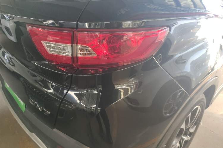 Used Soueast DX7 2015 1.5T Manual Elite Model Exterior 6