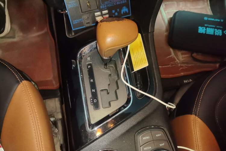 Used Soueast DX7 2015 1.5T Automatic Luxury Model Gear Lever
