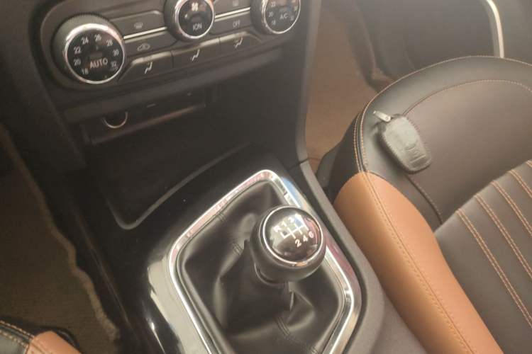 Used Soueast DX7 2015 1.5T Manual Elite Model Gear Lever