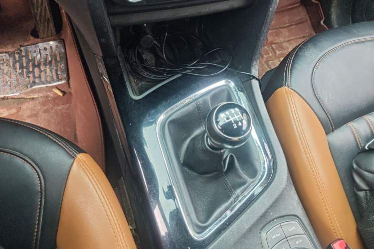 Used Soueast DX7 2015 1.5T Manual Luxury Model Gear Lever