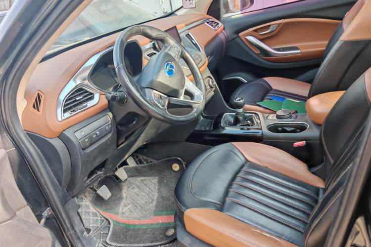 Used Soueast DX7 2015 1.5T Manual Luxury Model Interior 1