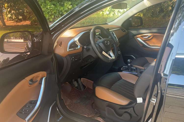 Used Soueast DX7 2015 1.5T Manual Elite Model Interior 1