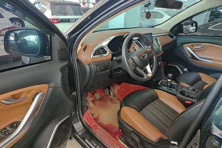Used Soueast DX7 2015 1.5T Manual Elite Model Interior 1