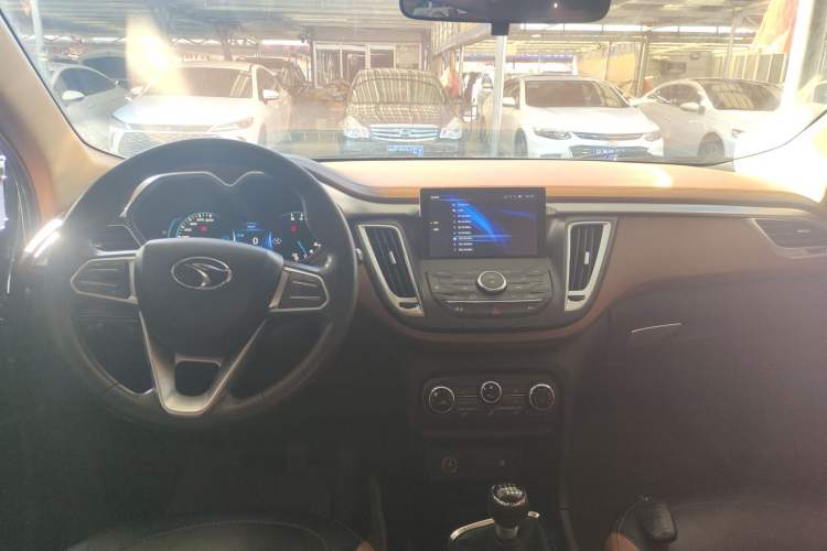Used Soueast DX7 2015 1.5T Manual Elite Model Interior 2