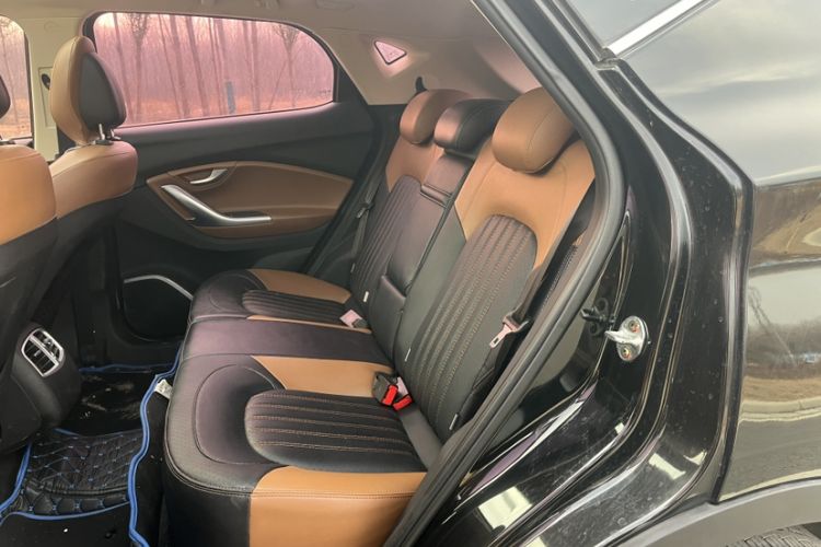 Used Soueast DX7 2015 1.5T Automatic Luxury Model Interior 2