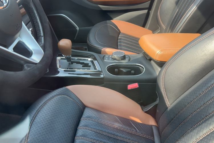 Used Soueast DX7 2015 1.5T Automatic Luxury Model Interior 2