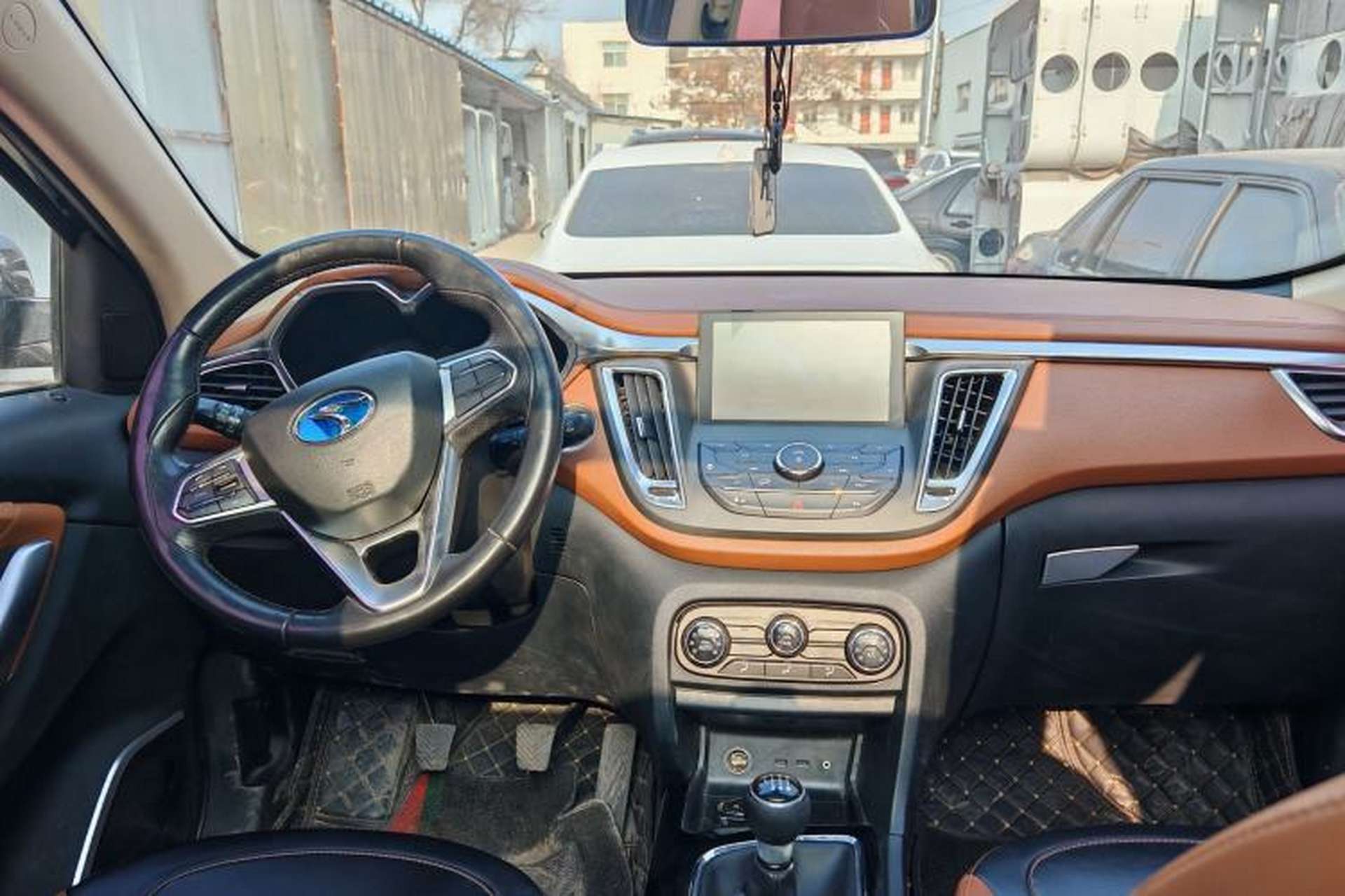 Used Soueast DX7 2015 1.5T Manual Luxury Model Interior 3