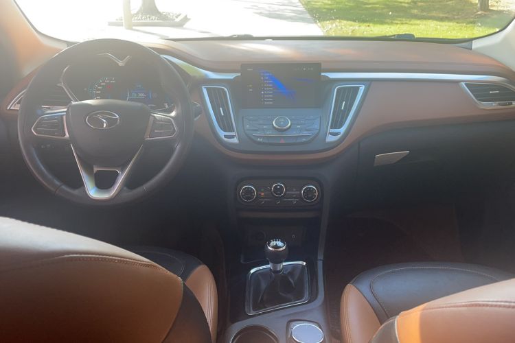 Used Soueast DX7 2015 1.5T Manual Elite Model Interior 3