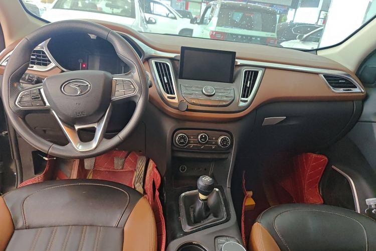 Used Soueast DX7 2015 1.5T Manual Elite Model Interior 3