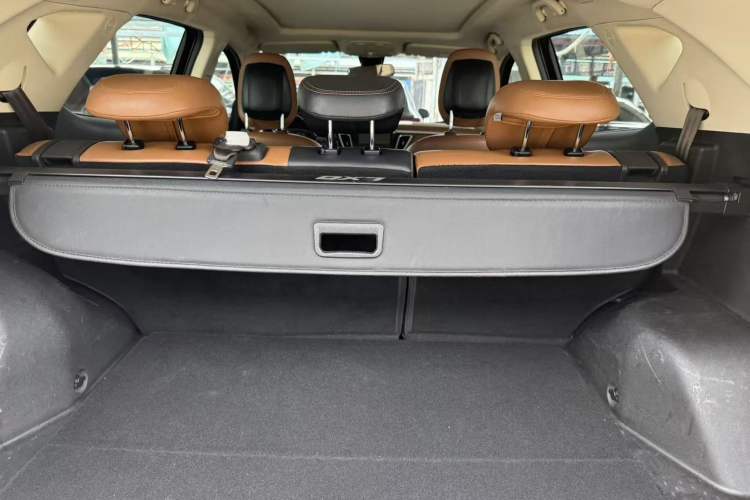 Used Soueast DX7 2015 1.5T Automatic Luxury Model Interior 3
