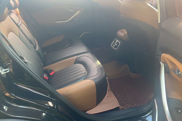 Used Soueast DX7 2015 1.5T Manual Elite Model Interior 4
