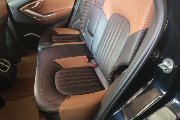 Used Soueast DX7 2015 1.5T Manual Elite Model Interior 4