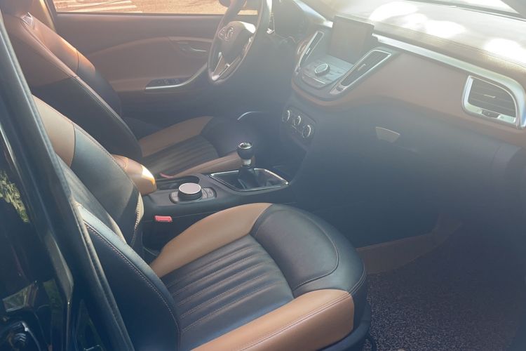 Used Soueast DX7 2015 1.5T Manual Elite Model Interior 5