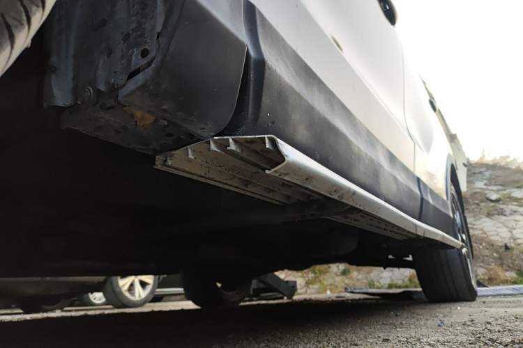 Used Soueast DX7 2015 1.5T Automatic Luxury Model Left Side Sill