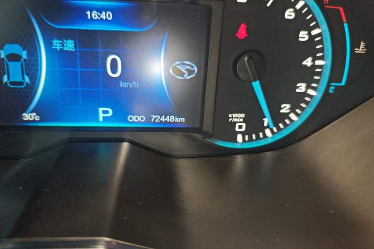 Used Soueast DX7 2015 1.5T Automatic Elite Model Odometer Close Up