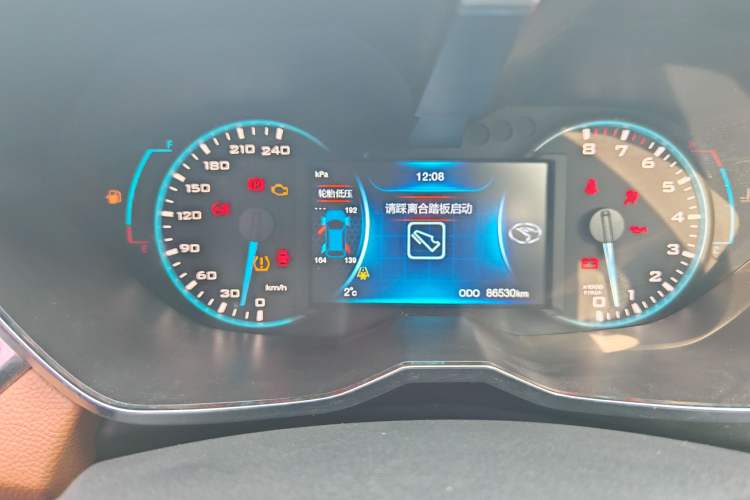 Used Soueast DX7 2015 1.5T Manual Luxury Model Odometer Close Up