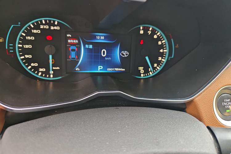 Used Soueast DX7 2015 1.5T Automatic Luxury Model Odometer Close Up