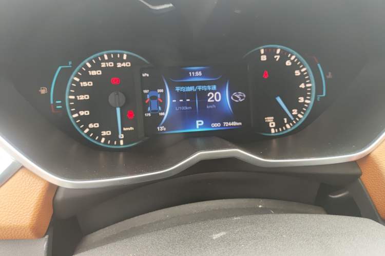 Used Soueast DX7 2015 1.5T Automatic Prestige Model Odometer Close Up