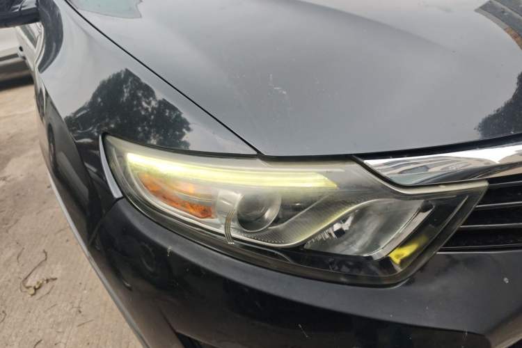 Used Soueast DX7 2015 1.5T Automatic Elite Model Right Front Headlight