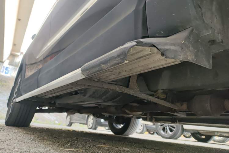 Used Soueast DX7 2015 1.5T Automatic Luxury Model Right Side Sill