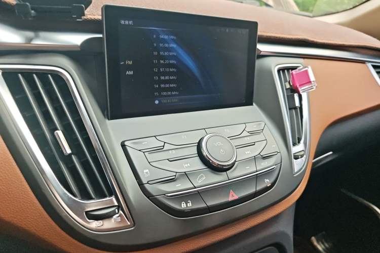 Used Soueast DX7 2015 1.5T Automatic Luxury Model Audio And AC Panel