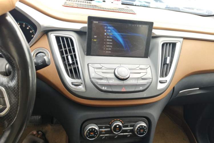 Used Soueast DX7 2015 1.5T Automatic Prestige Model Audio And AC Panel