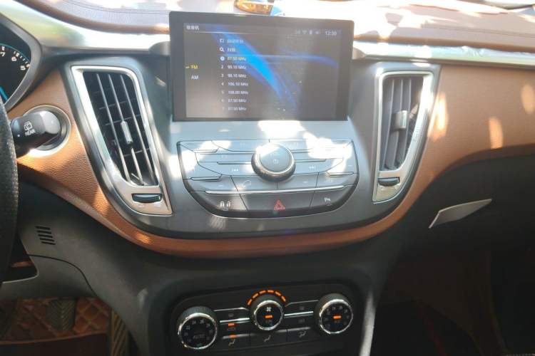 Used Soueast DX7 2015 1.5T Manual Elite Model Audio And AC Panel