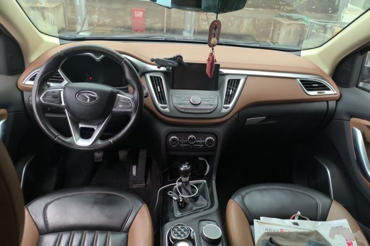 Used Soueast DX7 2015 1.5T Manual Luxury Model Center Console