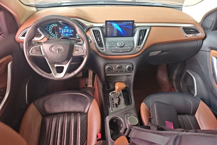 Used Soueast DX7 2015 1.5T Automatic Luxury Model Center Console