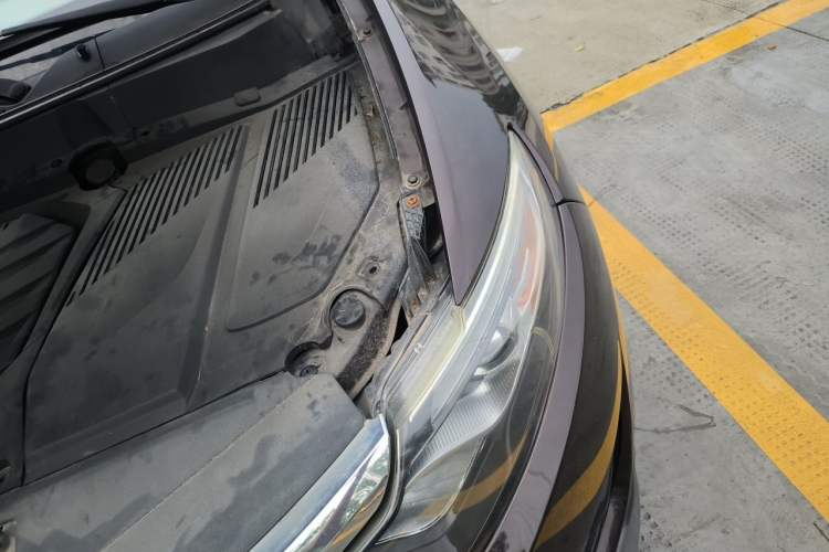 Used Soueast DX7 2015 1.5T Manual Luxury Model Engine Bay Left