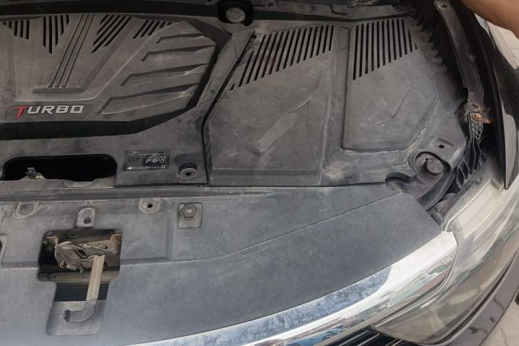 Used Soueast DX7 2015 1.5T Automatic Prestige Model Engine Bay Left