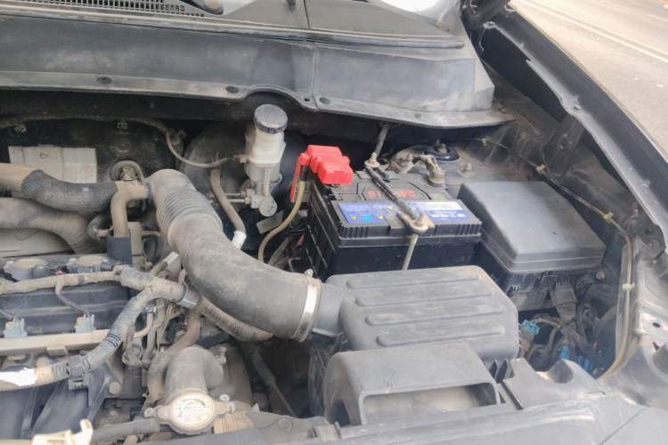Used Soueast DX7 2015 1.5T Automatic Luxury Model Engine Bay Left