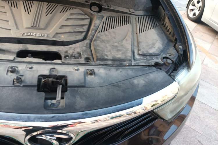 Used Soueast DX7 2015 1.5T Manual Elite Model Engine Bay Left