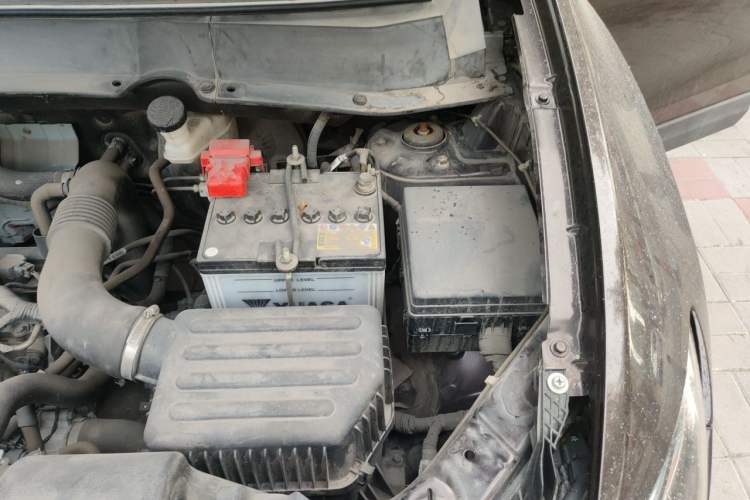 Used Soueast DX7 2015 1.5T Automatic Elite Model Engine Bay Left