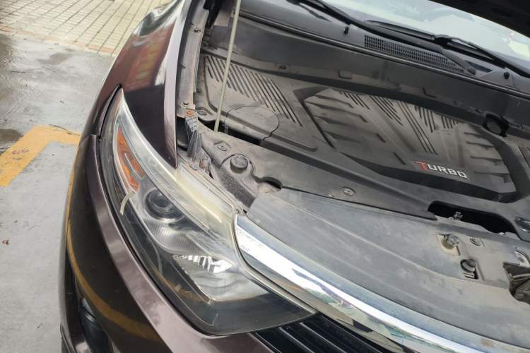 Used Soueast DX7 2015 1.5T Manual Luxury Model Engine Bay Right