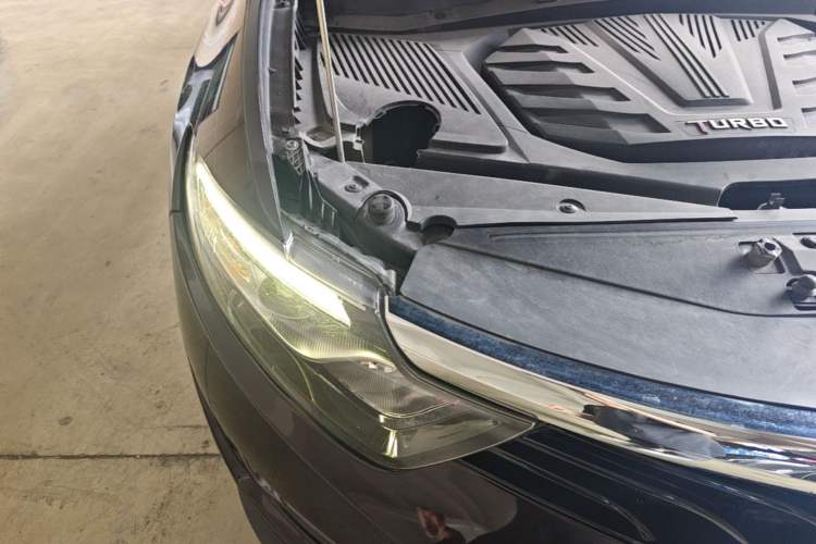 Used Soueast DX7 2015 1.5T Automatic Luxury Model Engine Bay Right