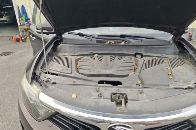 Used Soueast DX7 2015 1.5T Automatic Prestige Model Engine Bay Right