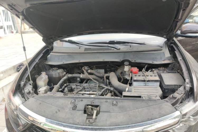 Used Soueast DX7 2015 1.5T Automatic Elite Model Engine Bay